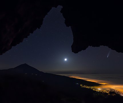 Teneriffa-Panorama mit Mond und Komet